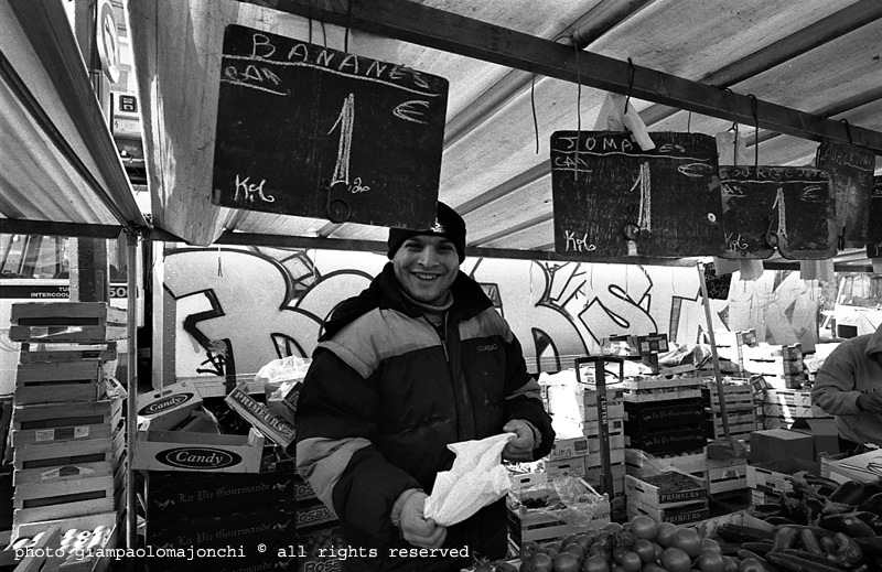 Martedì giorno di mercato, Ho passato circa 10 giorni a Belleville, quartiere multietnico per eccellenza della capitale francese, per la realizzazione del progetto http://www.giampaolomajonchi.it/belleville_vivante-r4180 Il