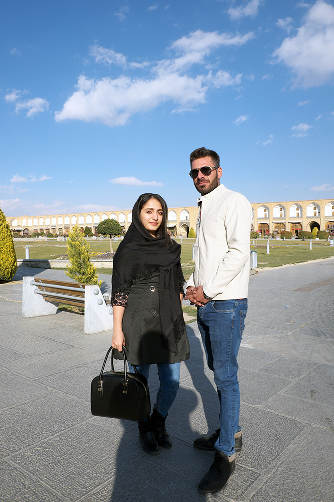 Esfahan - 
Si è avvicinato lui, ovviamente, e mi ha chiesto se potevo fargli una foto insieme alla sua ragazza.